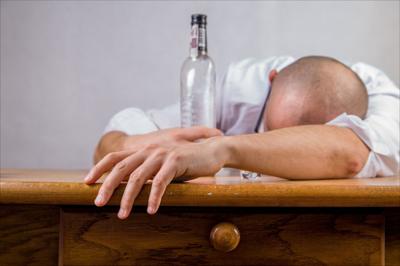 Jakie czynniki mają wpływ na szybsze upijanie się?